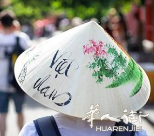 越南人那种帽子跟这帽子很像，这边也很多。还有带图案的，