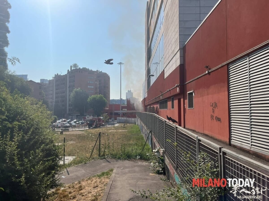 Incendio al binario 20 in stazione Garibaldi - Foto Gemme (5).jpg