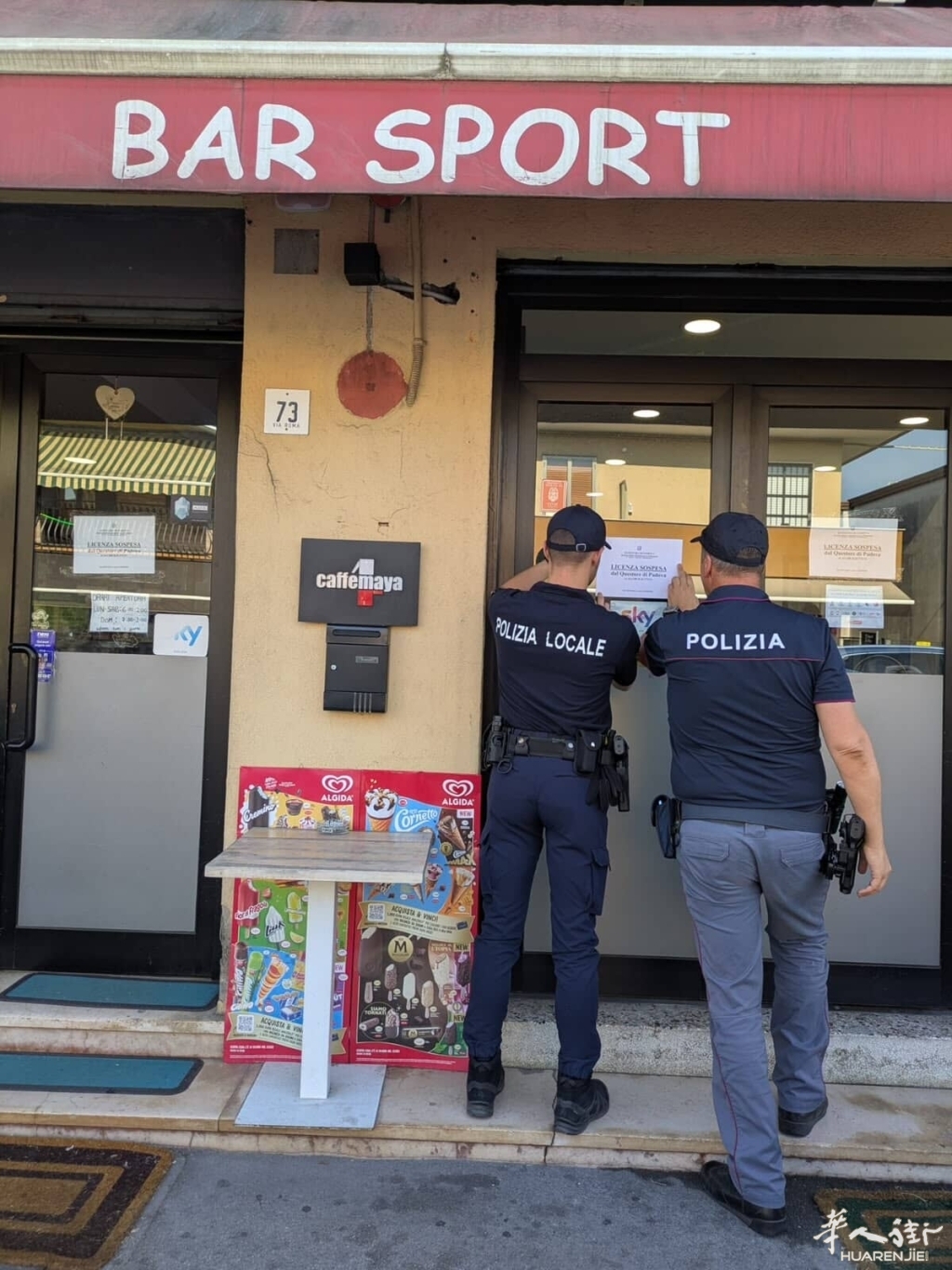 Gli agenti hanno notificato il provvedimento di sospensiva della licenza per 30 giorni.jpg