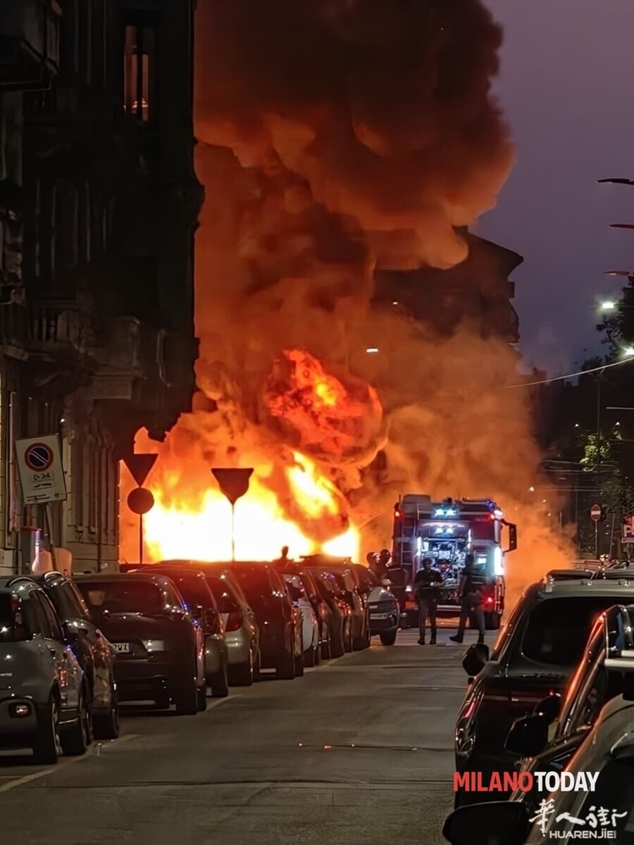 Le fiamme in via Macchi - Foto inviata a MilanoToday da un lettore (1).jpg