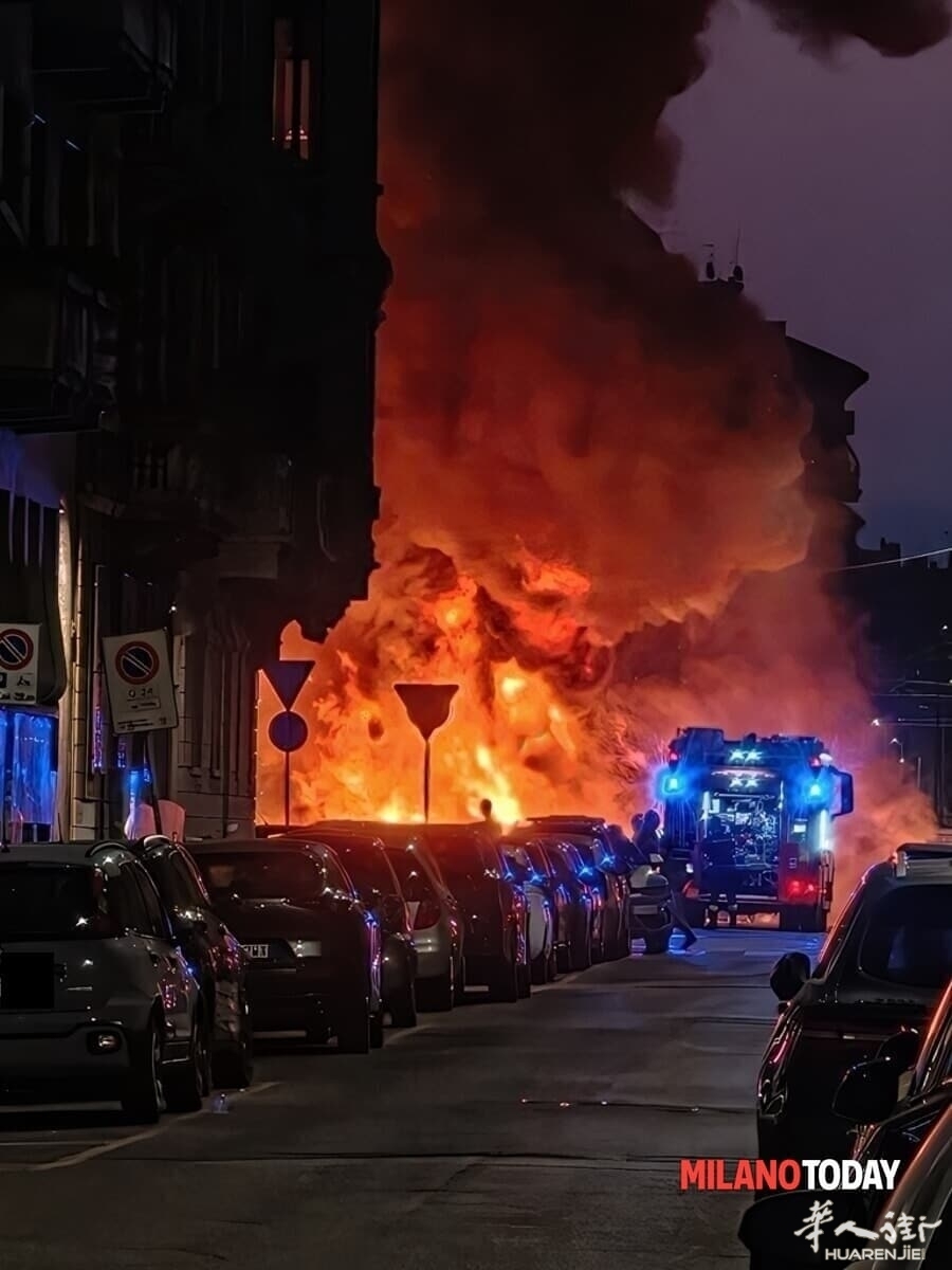 Le fiamme in via Macchi - Foto inviata a MilanoToday da un lettore.jpg