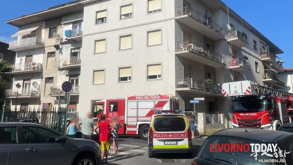 Balcone crollato in via Bonomo.jpg