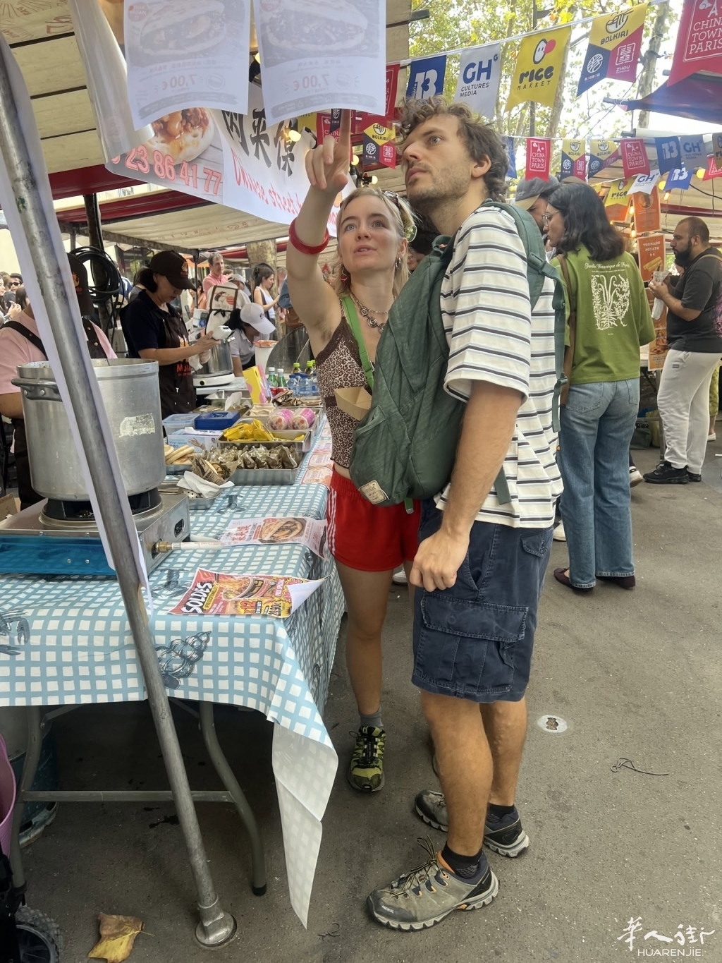第四届亚洲美食节现场   巴黎13区人行道上.jpg