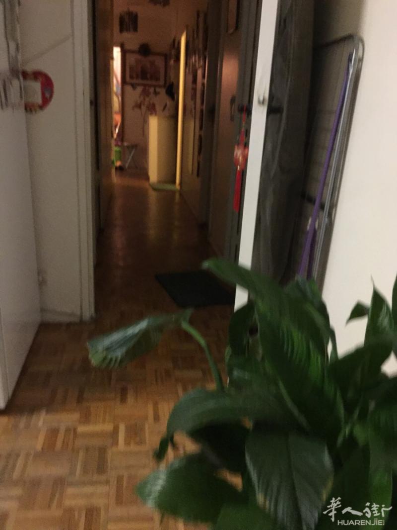 近十三区有一个房间分租宽敞明亮冬暖夏凉交通方便近七
