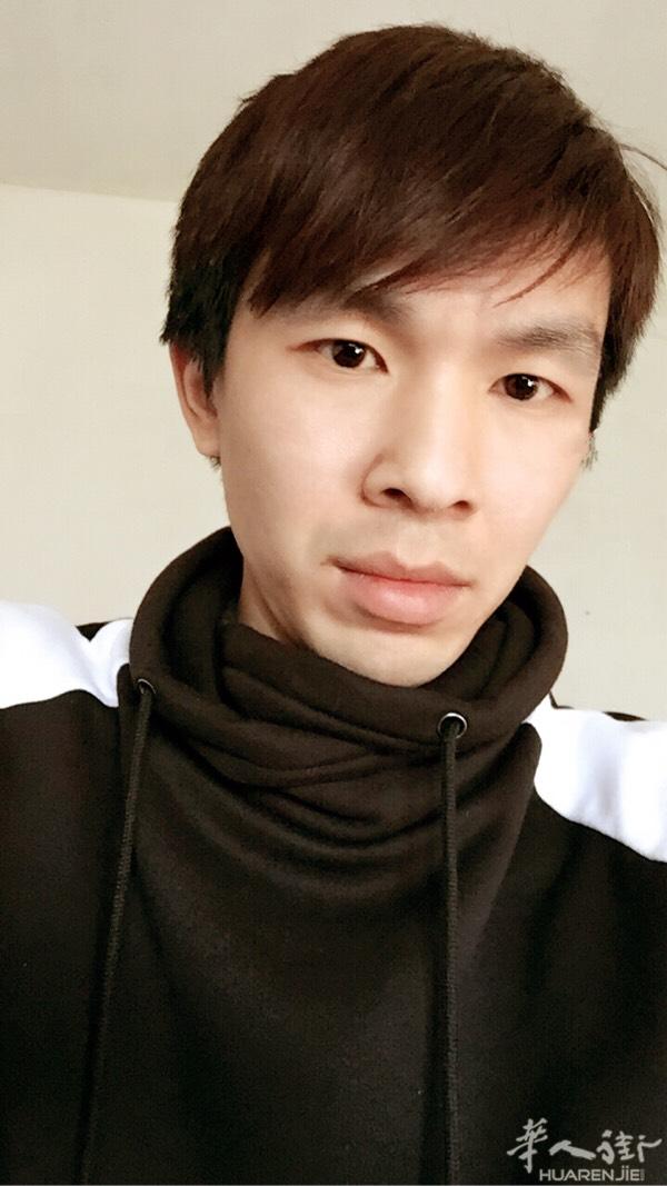 本人男84年出生…在意大利都灵,职业是做厨房的，比