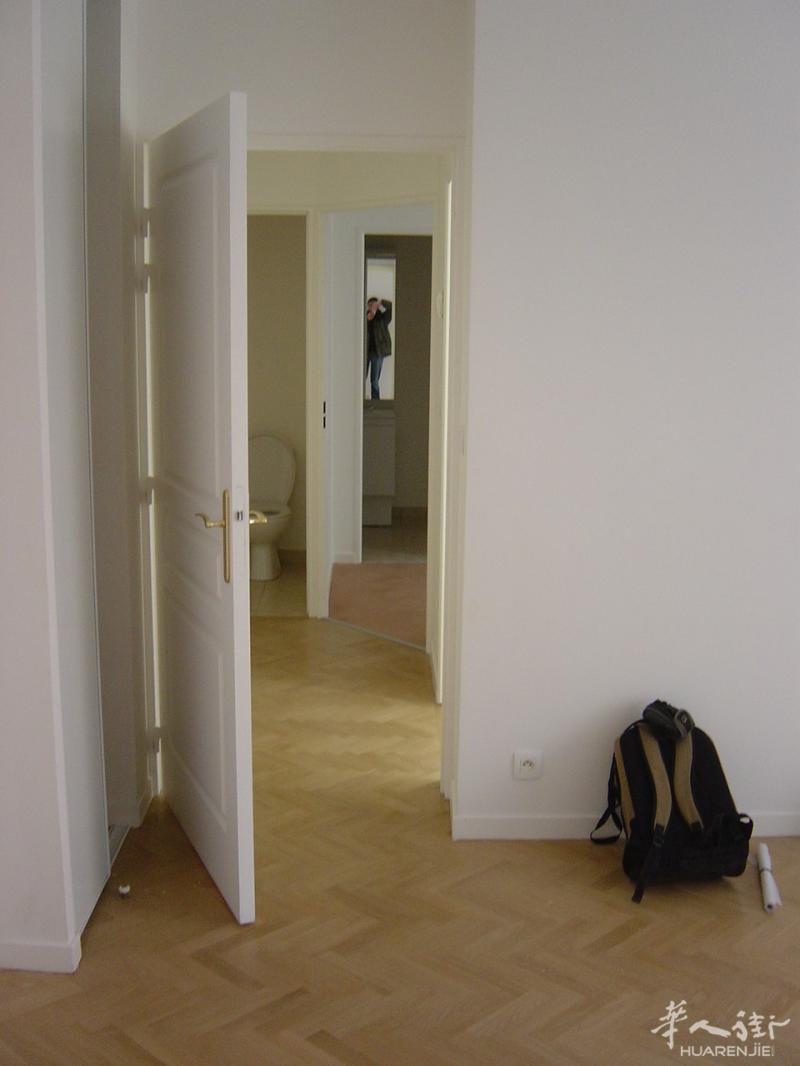 地铁mairie de clichy, 一房一厅, 房东直接出租,可以申请房补,5月可入住,正规合同