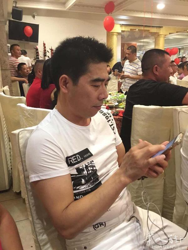 看到这么多人征婚，我也是第一次进这个板块，看到他们