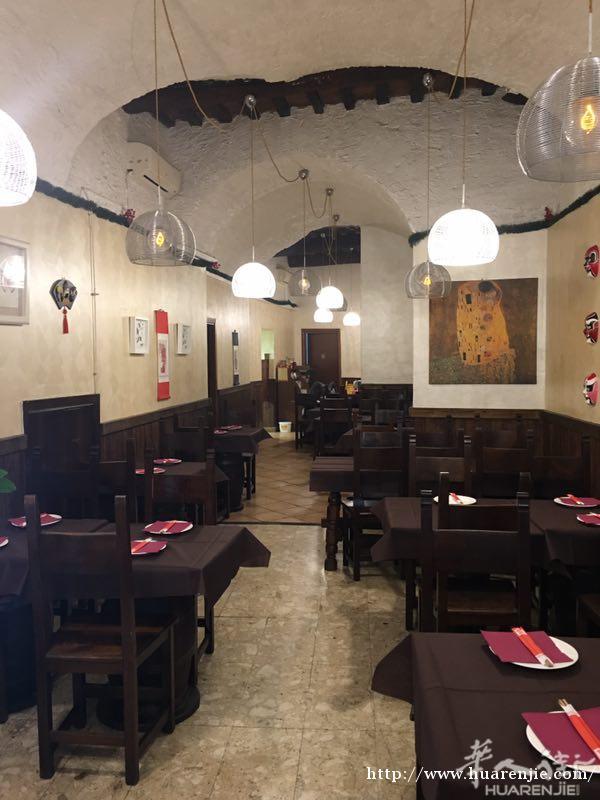 siena市中心餐馆，股东不合现低价转让，意大利留学生和游客聚集的城市，电话057741858，3662101760，微信chenjian277947