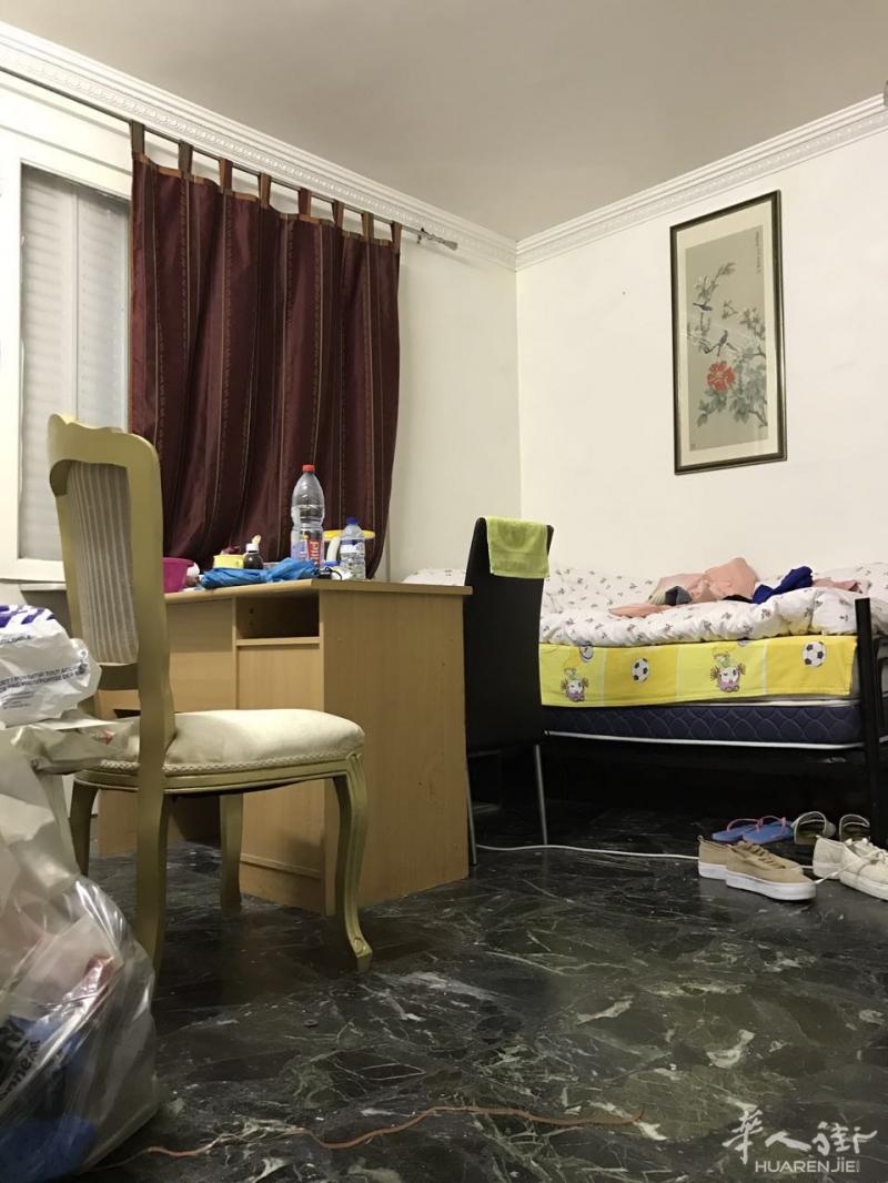 RER B线la coueneuve aubervilliers车站边别墅里一房间出租