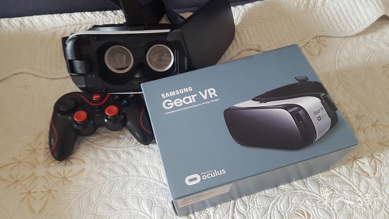 卖一部三星Gear VR, 九成新 附送一个蓝牙手柄-  70€.