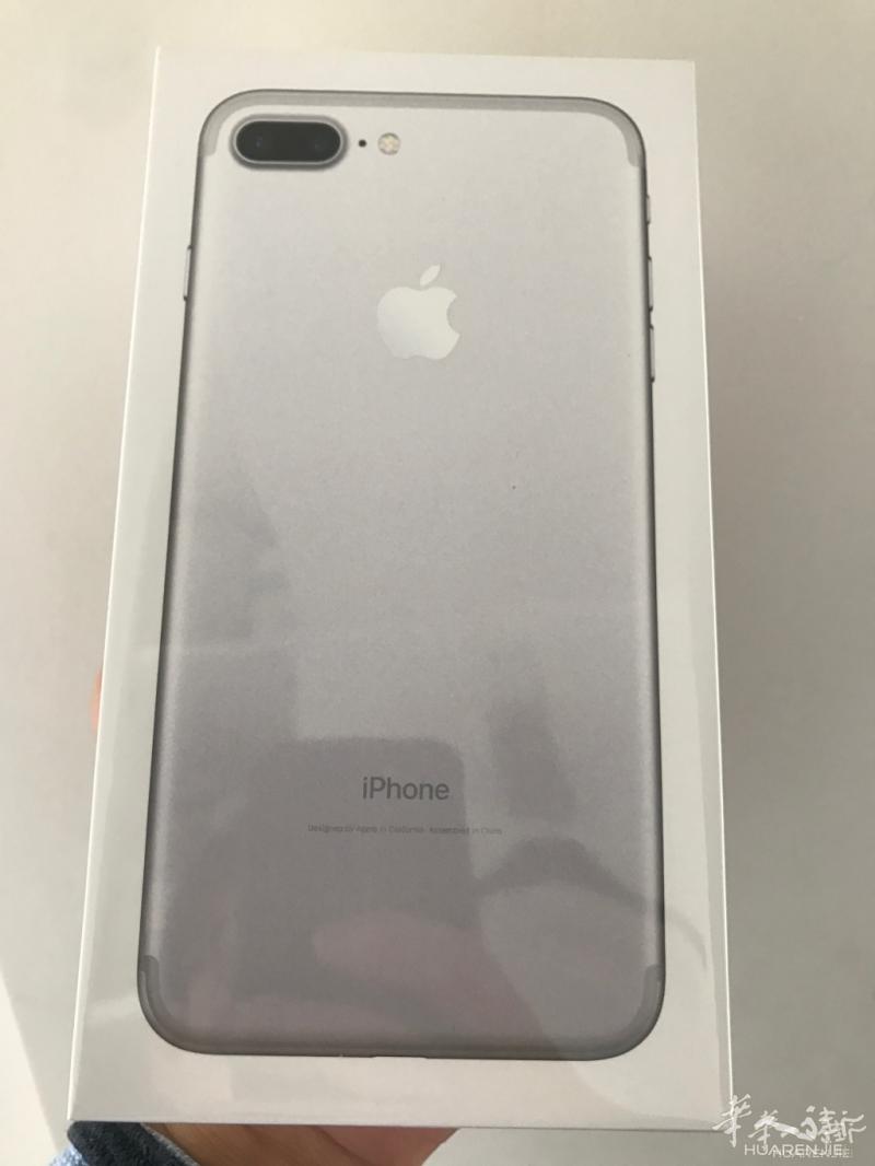 转手银白色iphone 7 plus 256G 860欧， 两年保修