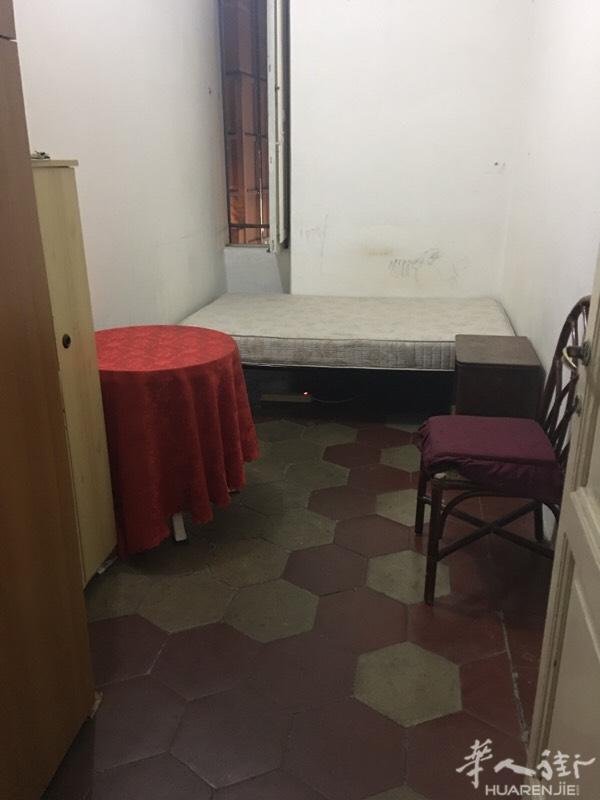 yy有房间搭铺交通方便住家人少干净