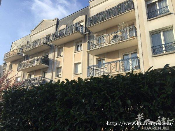 La Courneuve, T1 Hotel de ville市政府这站 3房1厅出售！