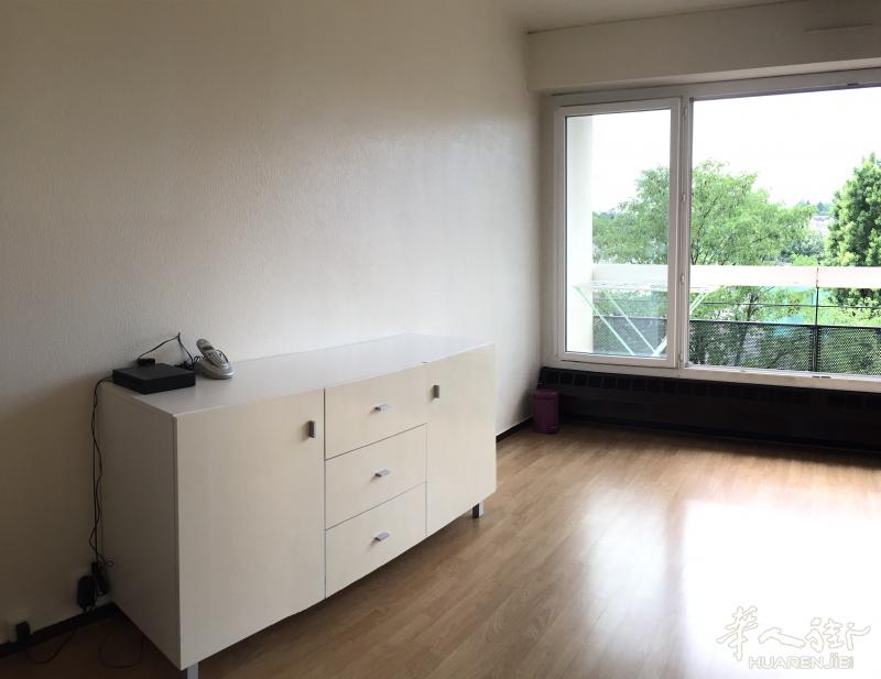 房东直租交通方便带阳台25m² studio 家具电器齐全 包网络 近陈氏超市