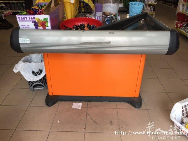 LIVORNO 转让两台cassa桌子