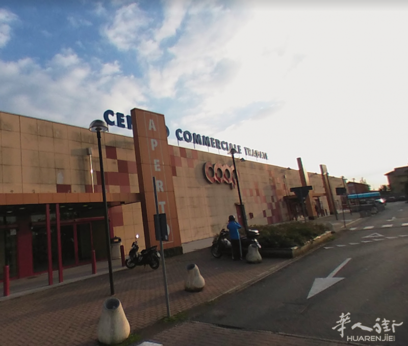 Tradate市 Centro Commerciale COOP内 450平方米超优店铺