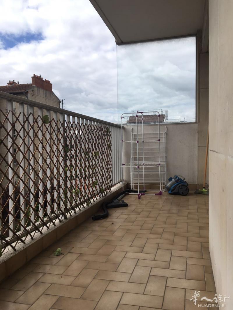 92富人区Rueil-malmaison 近RER 2分钟 90平豪房8月短租，一应俱全，拎包入住。