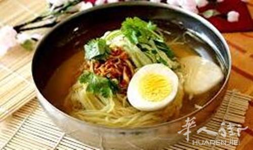 正宗韩国冷面特价5欧，韩式牛肉拌饭特价7.5欧两份起送