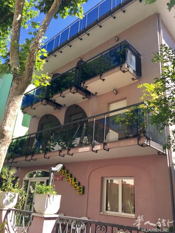 Rimini 海滩边新开旅馆 房间出租，干净