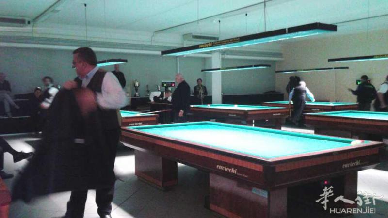 转让sala giochi 带酒吧台球室 房租便宜 五百平方一千加 iva  还有空间发展其他行业