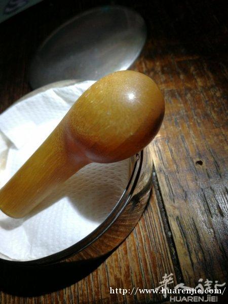 出一个开门犀牛角老物件26克  