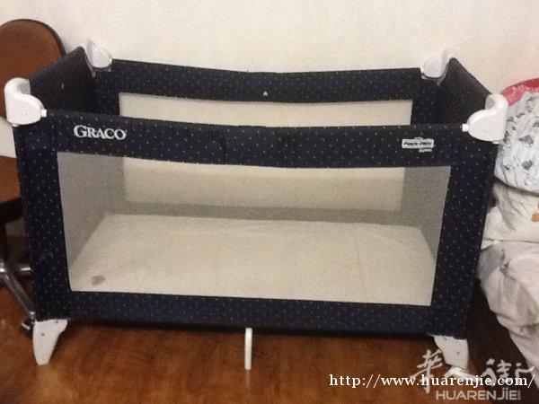 卖婴儿网床有床垫床单一套€40，很容易搬移有轮很轻，0751280520