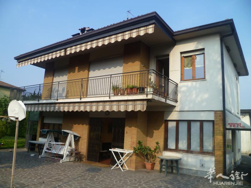 物业Franciacorta别墅和仓库出售。 靠近：湖，山，平原