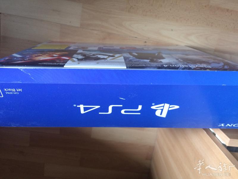 出售9.9成新ps4 s