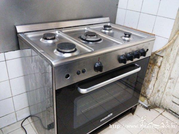 300€售带烤箱煤气炉灶和玻璃门冰箱