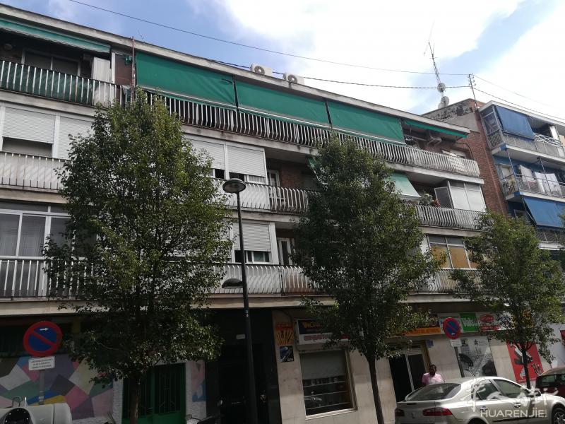 马德里 市中心 一号线地铁口Vallecas 两房81平米 带车库 8万9千