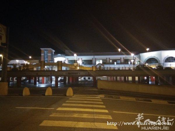 转让，米兰购物中心大公司里餐馆转让，客流量大。电话，3778244674