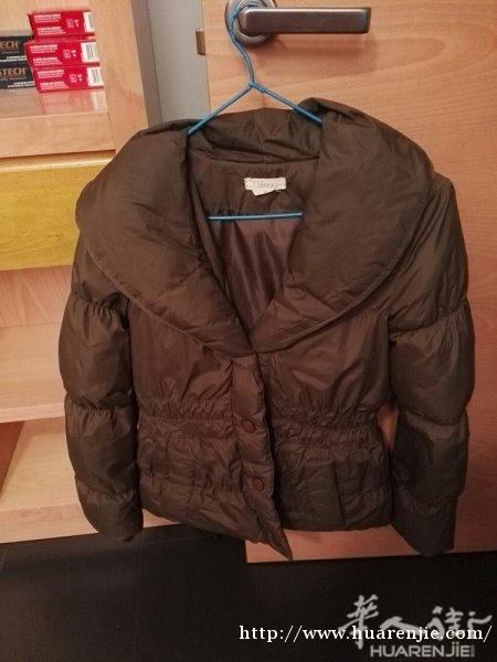SFERA品牌墨绿色小号羽绒服，几乎全新，小号，10欧元出售