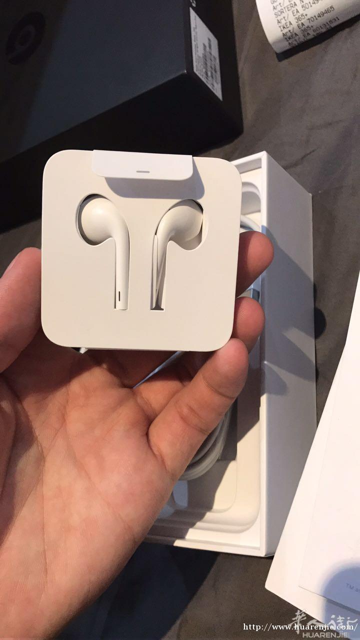 出售IPhone 7耳机，25巴塞罗那带走，微信：wxid_LYP962464