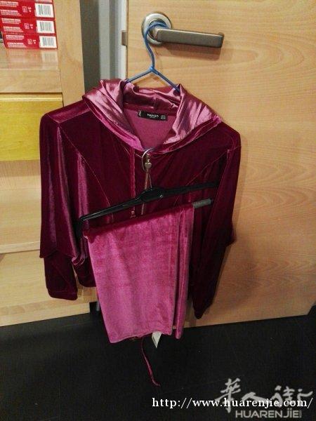 MANGO运动套装，衣服小号，裤子中号，全新，15欧元，微信：EliFeng10