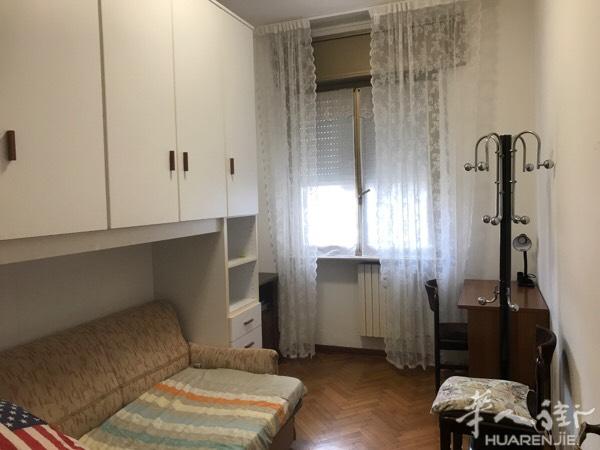 在via Padova 附近有房搭铺，有意者请电话