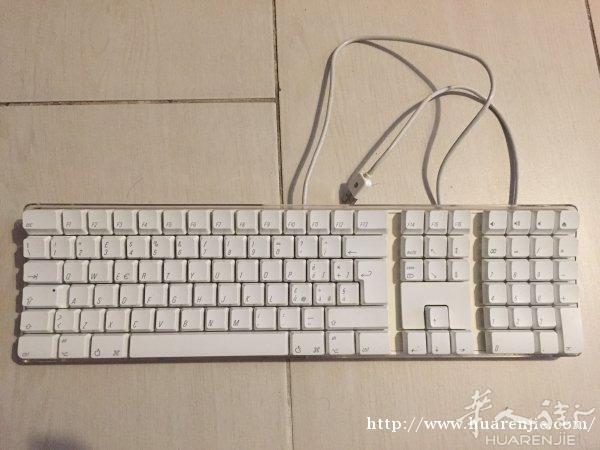真品9成新自用意大利版白色苹果键盘20欧