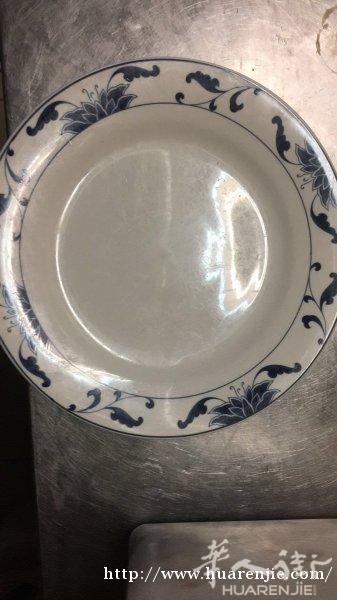 转让23厘米盘子。 80个左右。 有意者联系微信：yaoxingfu945680