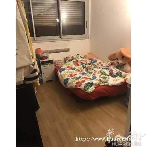 近RER A和E ,80平三室一厅+6平阳台.