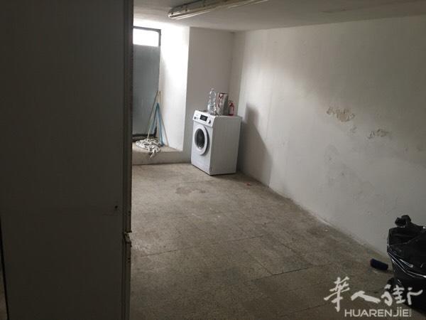 工厂带住家转让，工厂共140平方，带机器转让，半地