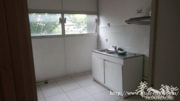94省vitry近市府对面57平2室一厅+ 车房 1080欧/月