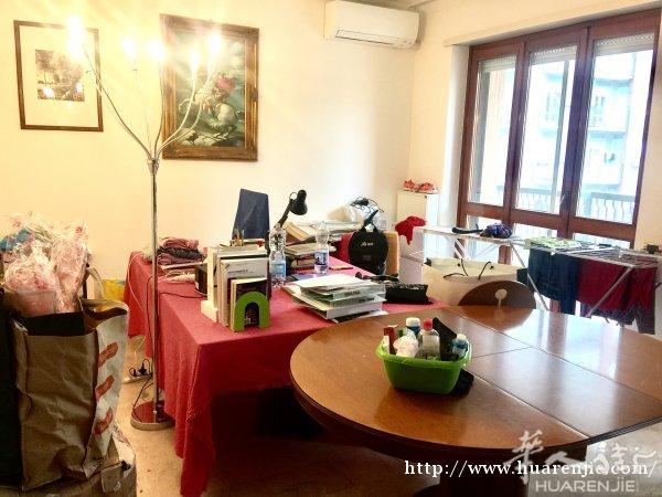 单间带大阳台450全包，红线地铁primaticcio 走路10分钟 或者门口电车14路直达duomo