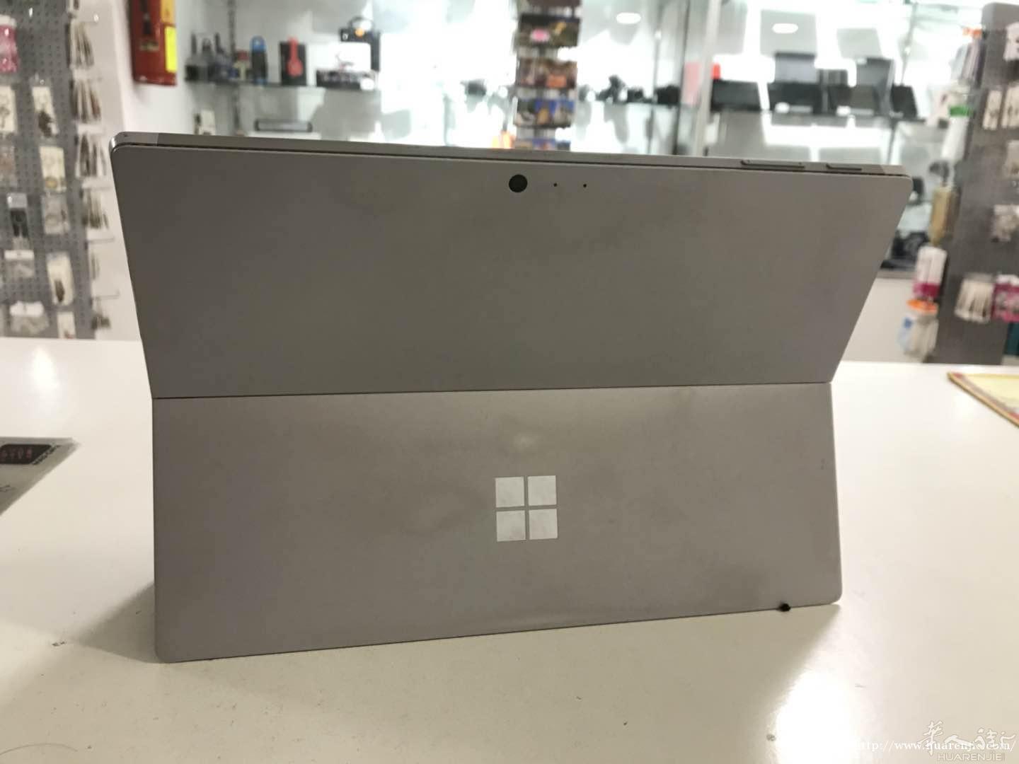 出售一部 surface  pro4  9.3成新  450欧，微信：w979218200