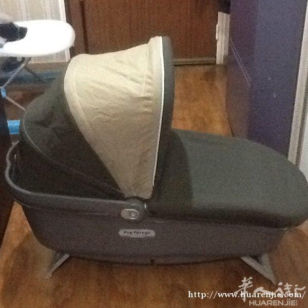 卖婴儿小睡床从出身用到10公斤，可摇像摇椅又可放在汽车还有睡袋只卖€15，0751280520