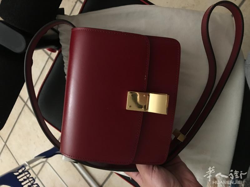 转让一只全新的celine波尔多红box mini。给懂它的你