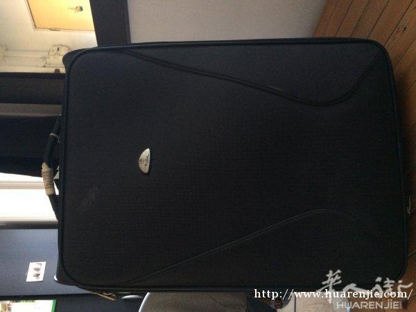 托运行李箱