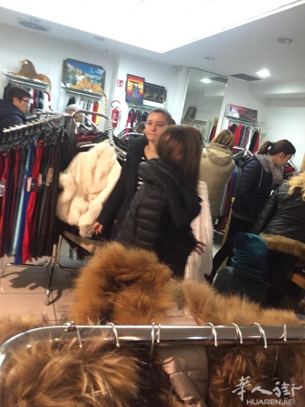 我有一个360平方米的店面在老外公司内因另有发展想