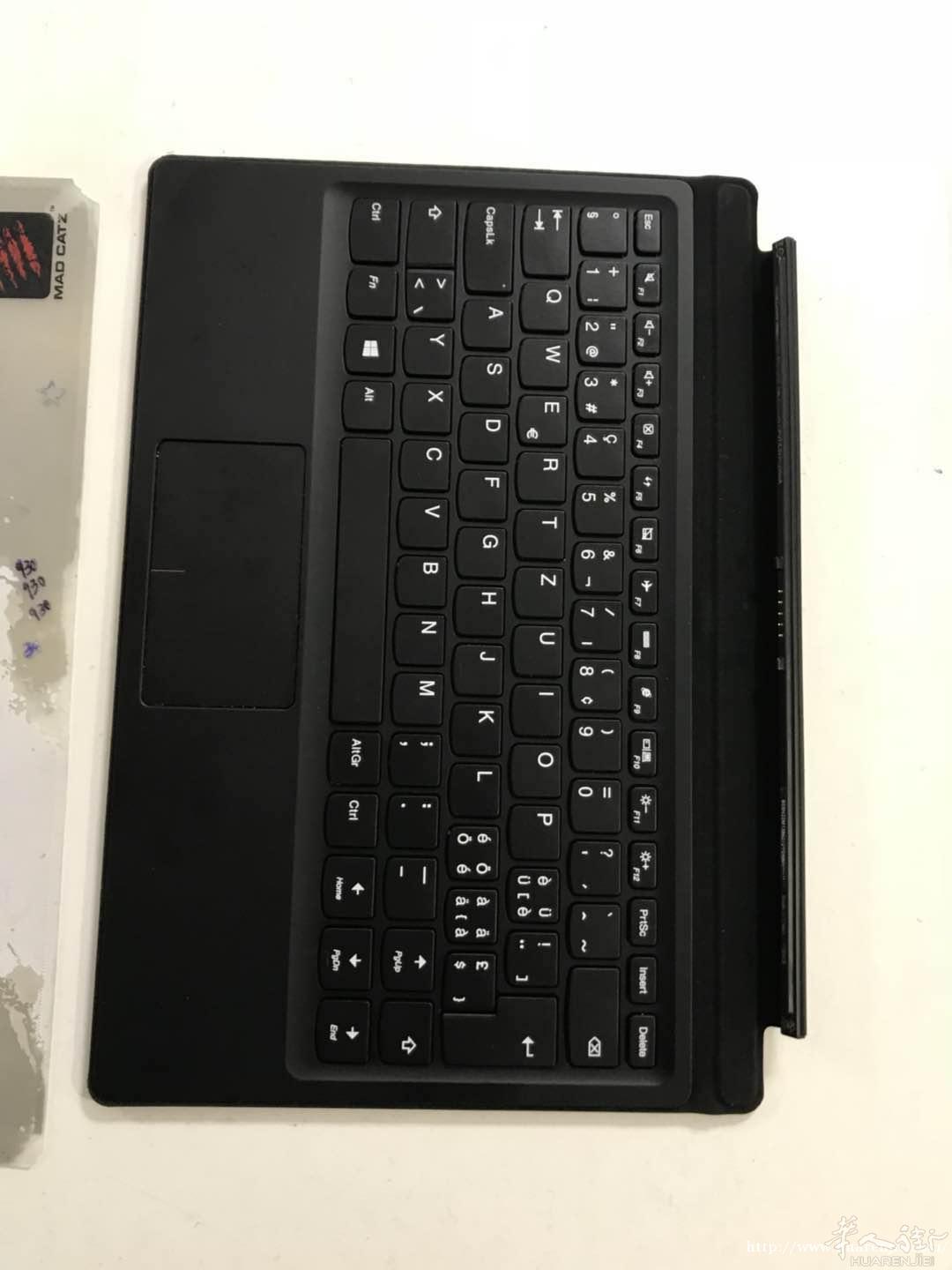 出售一部Lenovo  MIIX 510-12ISK    i5-6200    内存8GB   固态硬盘256gb   12寸   9.5成新   450欧
