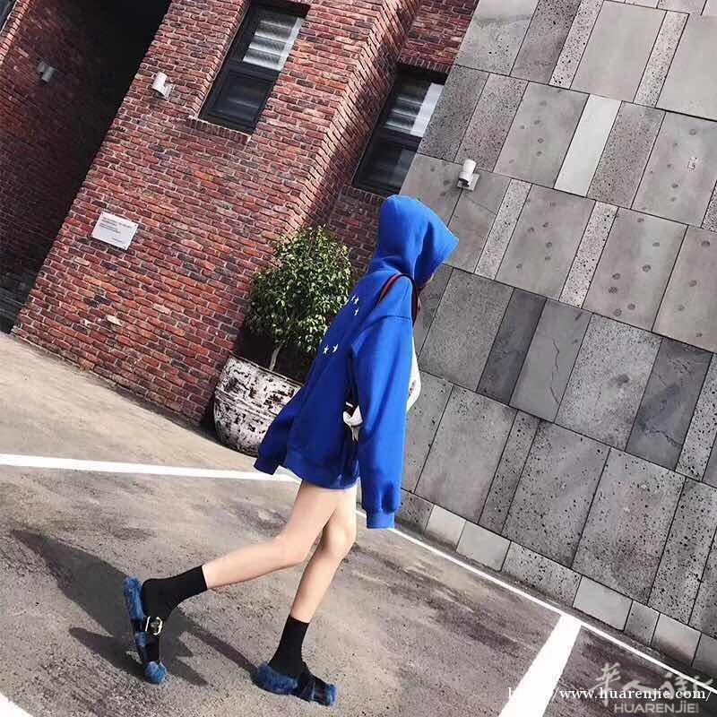 闲置衣服出全新！有意者微信：linyiyichongqing