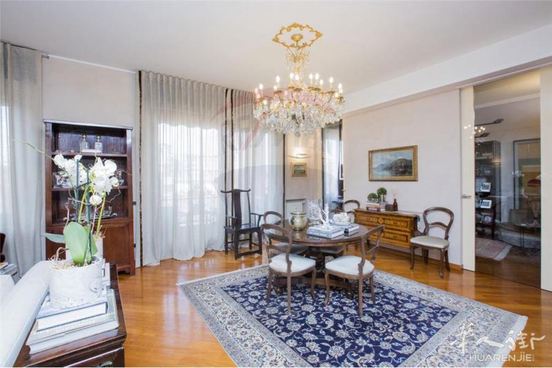 220mq 米兰奢华公寓出售 € 1.280.000
