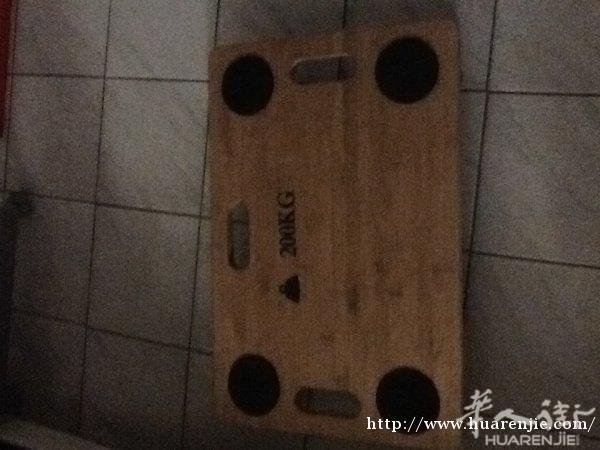 卖推货车搬家用的€35，木板有4个轮转门推大的货像冰箱€15，小孩床加床垫€80，0751280520